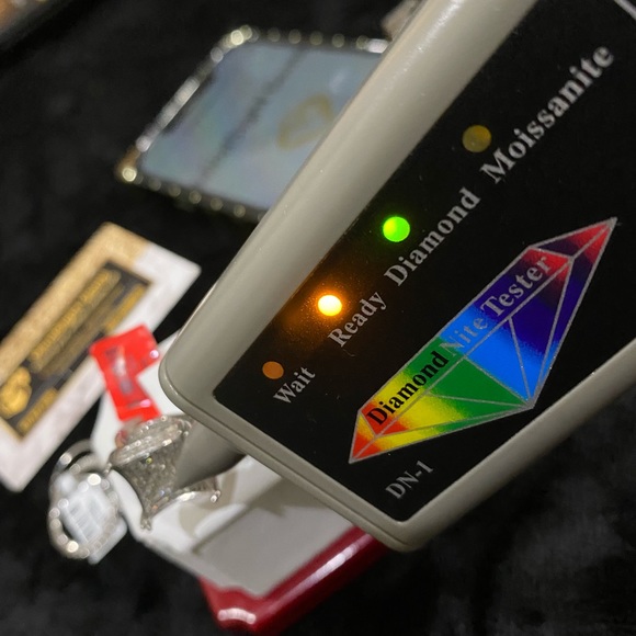 Real diamond women head turning ring make a statement w/ this beautiful ring WOW - Picture 5 of 5